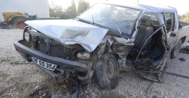 Sıkışan Sürücüyü İtfaiye Kurtardı