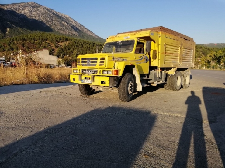 Kamyonla Otomobil Çarpıştı: 1 Yaralı