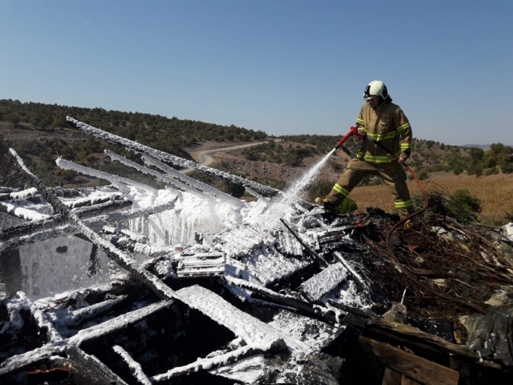 Bağ Evi Küle Döndü