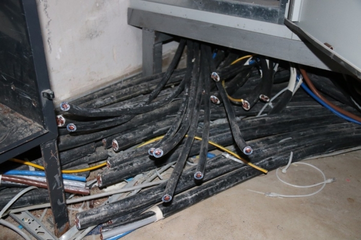 Kültür Merkezi’ni Soymaya Çalıştılar