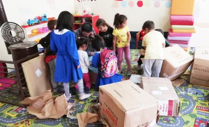Anaokulu Öğrencileri Oyuncaklarını Uzaktaki Kardeşleriyle Paylaştı