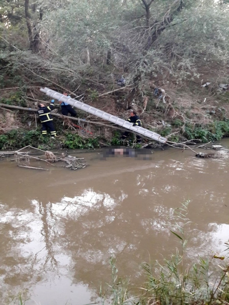 Çerkezköy’de Derede Erkek Cesedi Bulundu