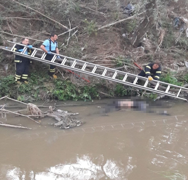 Çerkezköy’de Derede Erkek Cesedi Bulundu