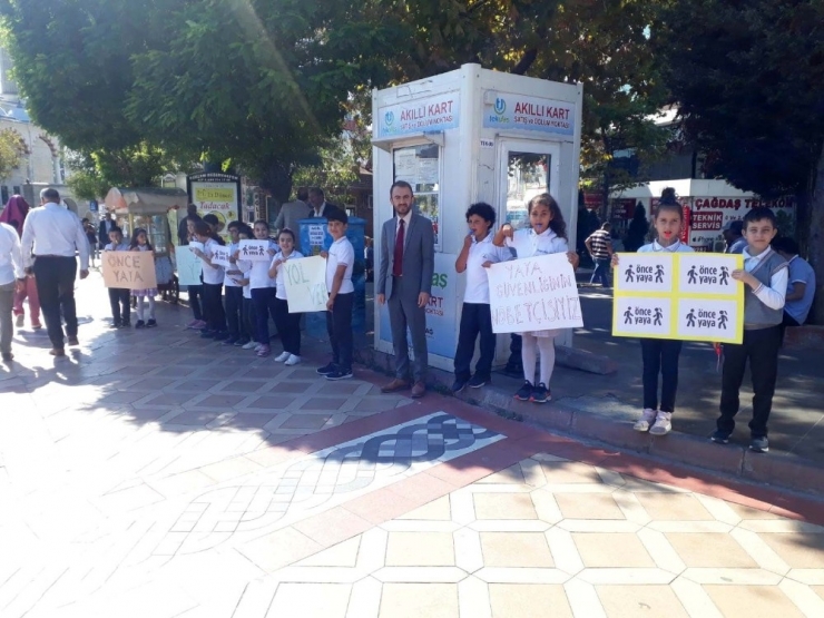 Yaya Geçitlerinde Nöbet Tuttular