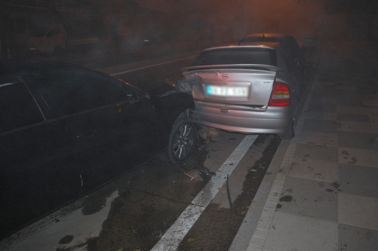 Tekirdağ’da Kontrolden Çıkan Otomobil Park Halindeki Araçlara Çarptı