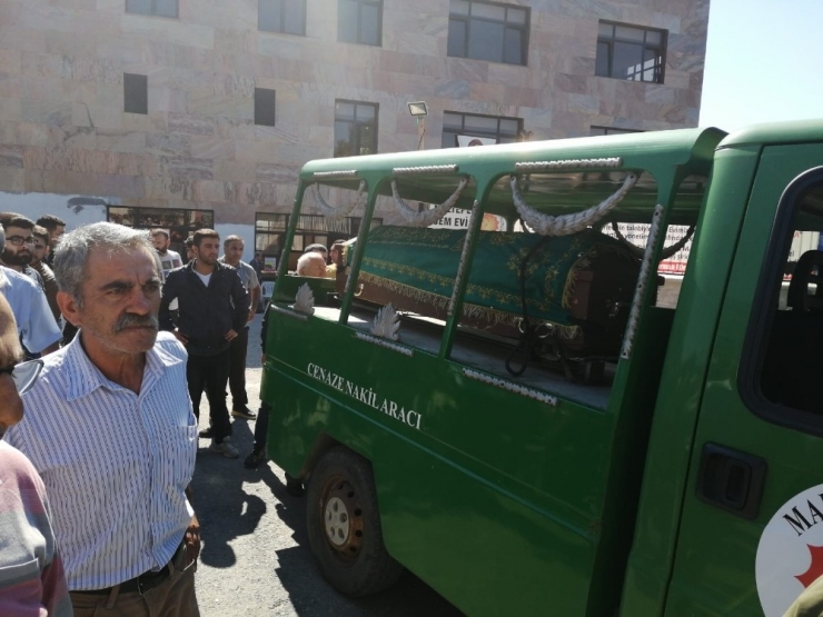 Adana’da Polislere Bombalı Saldırı Düzenleyen Terörist İçin Cemevinde Tören Düzenlendi