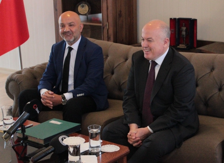 Ankara Hacı Bayram Veli Üniversitesi Ve Kktc Yakın Doğu Üniversitesi Arasında İşbirliği Protokolü