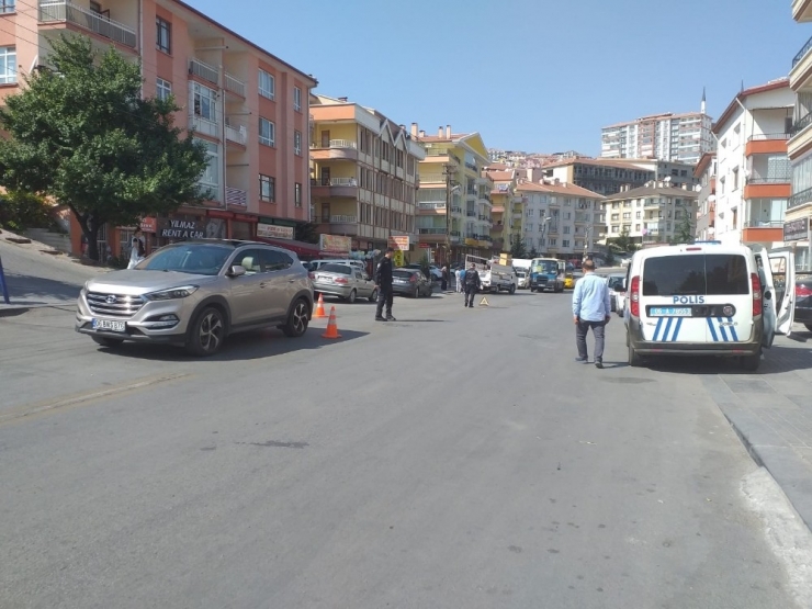 Eski Ortağının Önünü Araçla Kesip, Silahla Yaraladı