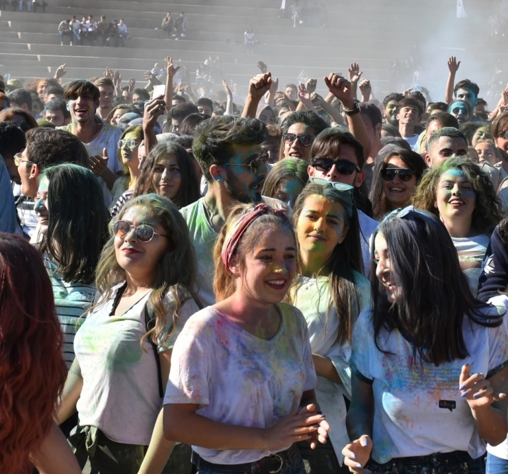 Makü’de ‘Üniversitene Hoş Geldin’ Partisi Düzenlendi