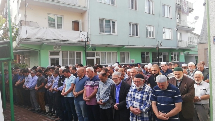 Kazada Hayatını Kaybeden Hamile Kadın Toprağa Verildi