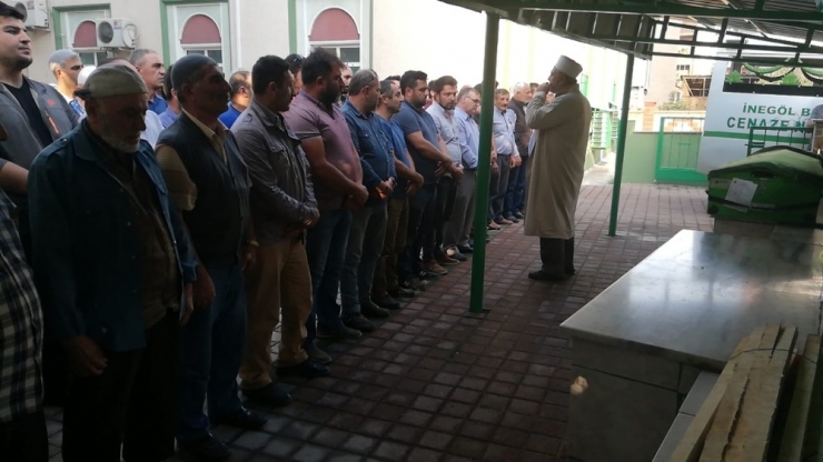 Kazada Hayatını Kaybeden Hamile Kadın Toprağa Verildi