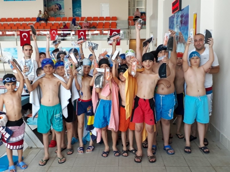 Darıca’da Havuzlara Yoğun İlgi