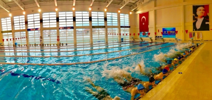 Darıca’da Havuzlara Yoğun İlgi