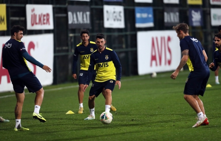 Fenerbahçe Kampa Girdi