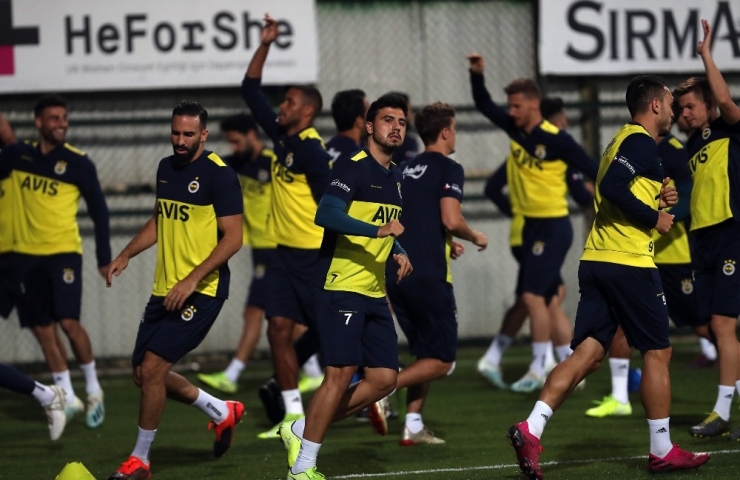 Fenerbahçe Kampa Girdi