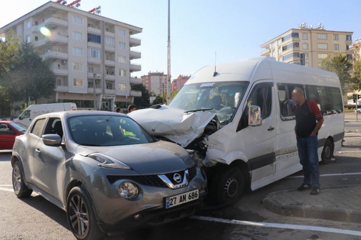 Gaziantep’te Öğrenci Servisi Kaza Yaptı: 6 Yaralı