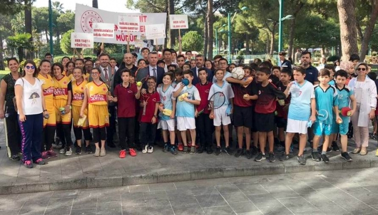 Edremit’te Sağlıklı Yaşamak İçin Yürüdüler