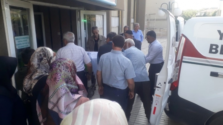 Hollanda’da Öldürülen 2 Çocuk Annesi Memleketi Elazığ’da Toprağa Verildi