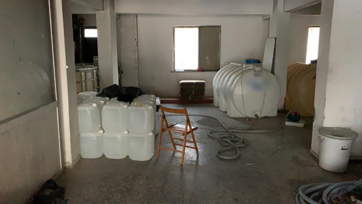 İstanbul’da 5 Bin Litre Etil Alkol Ele Geçirildi