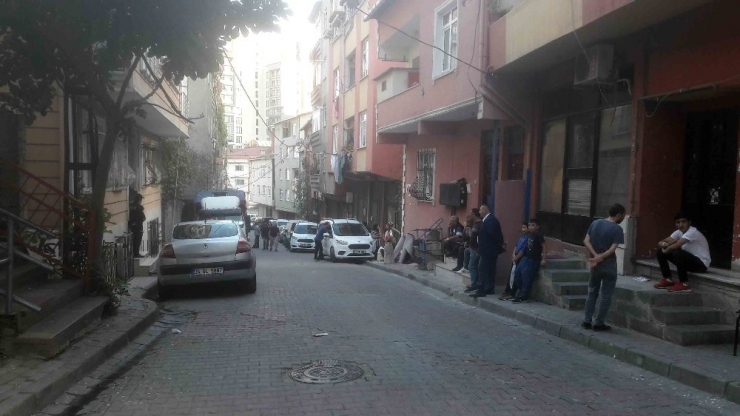 Kağıthane’de Bir Polis Silahını Temizlerken Meslektaşını Vurdu