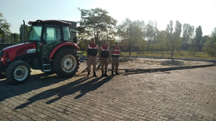 Kars’ta Elektrik Direğini Çalan İki Kişi Suçüstü Yakalandı