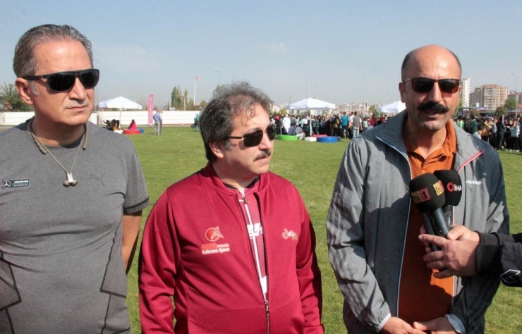 Dünya Yürüyüş Günü Etkinliğinde Yüzlerce Kişi Yürüdü