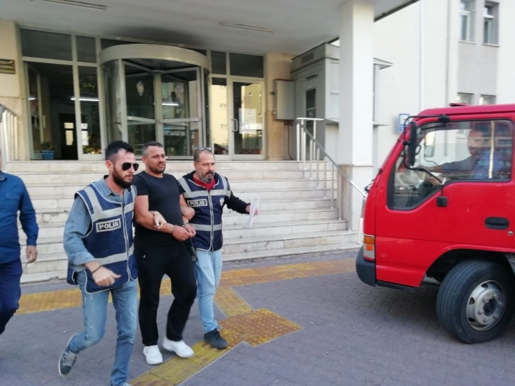 Cezaevi Firarisi Kombi Hırsızını Polis Ekipleri Yakaladı