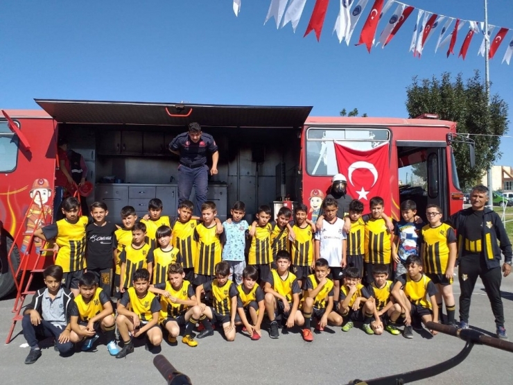 Futbolu Eğlenerek Öğreniyorlar