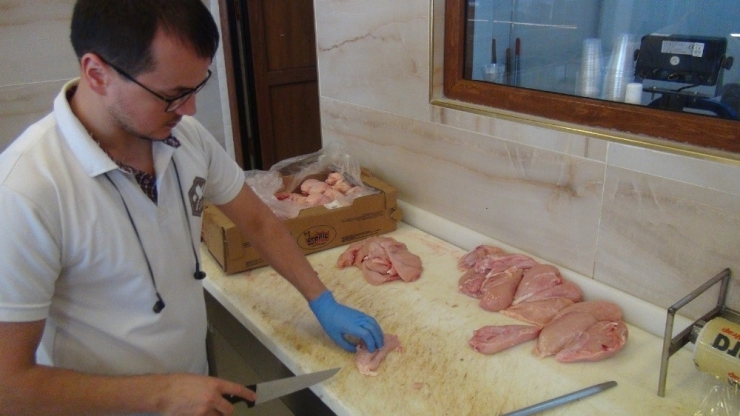 Manavgat Kasaplarının Korkulu Rüyası, Kendisini Öğretmen Olarak Tanıtan Kadın