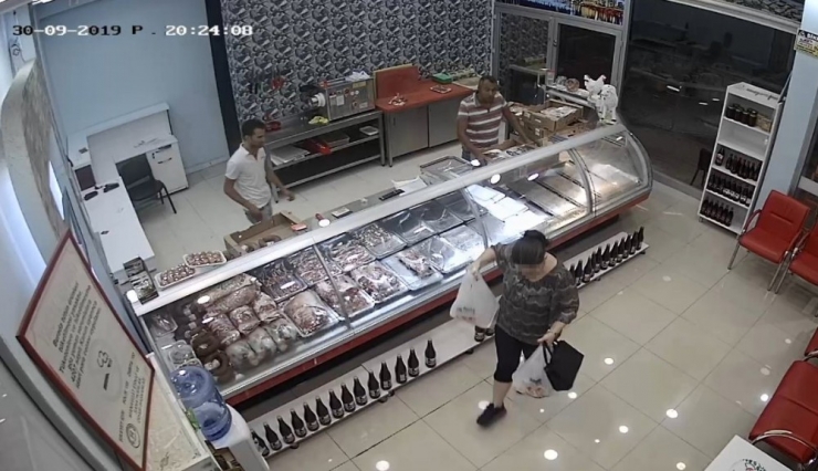 Manavgat Kasaplarının Korkulu Rüyası, Kendisini Öğretmen Olarak Tanıtan Kadın