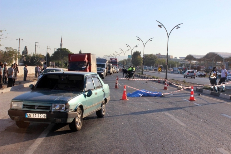 Eşinin Gözü Önünde Otomobil Çarptı