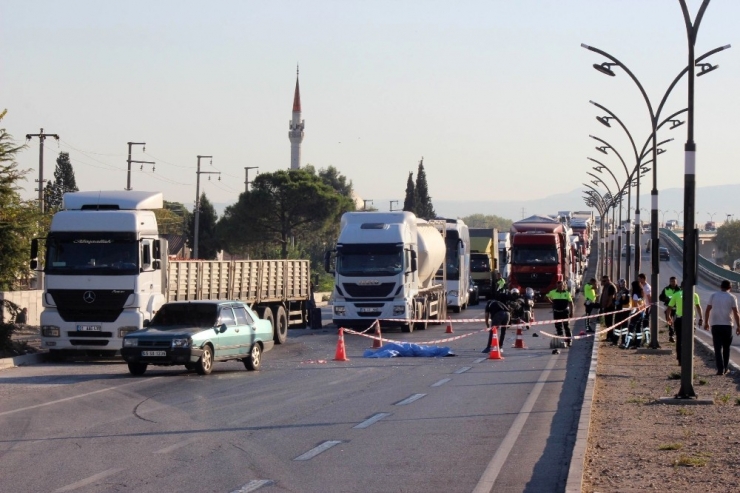 Eşinin Gözü Önünde Otomobil Çarptı