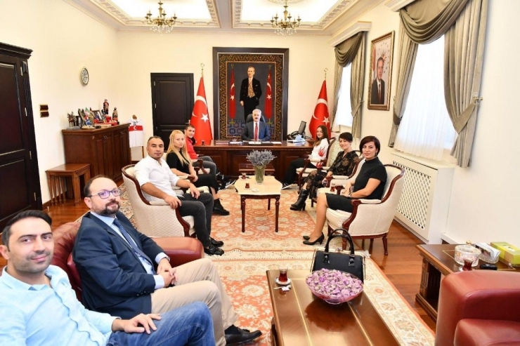 Isparta Valisi Seymenoğlu: "Göğsümüzü Kabartıyor, Gözlerimizi Yaşartıyorsunuz"