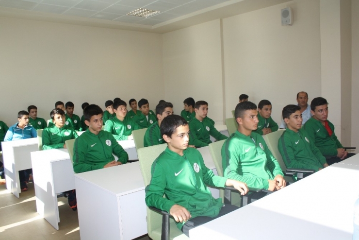 Dünya Şampiyonu Güreşçi, Güreşe Başladığı Kulübü Ziyaret Etti