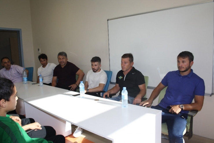 Dünya Şampiyonu Güreşçi, Güreşe Başladığı Kulübü Ziyaret Etti