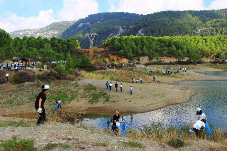 Öğrenciler ‘Çevre’ Dersini Çöp Toplayarak Yaptı