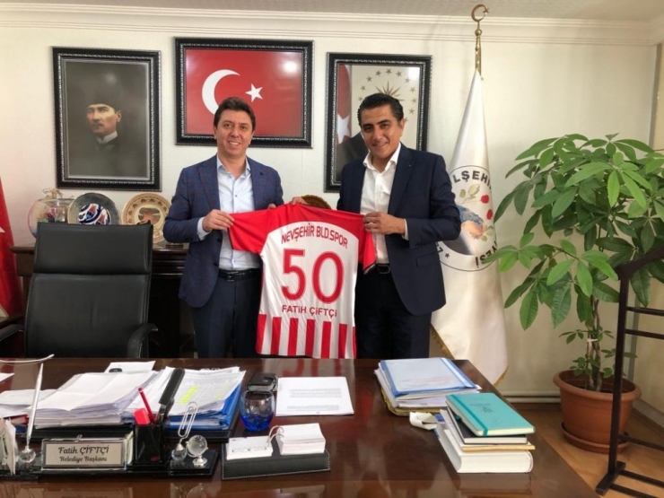 Acıgöl Ve Gülşehir Belediye Başkanları, Nevşehir Belediyespor’a Destek Verdi