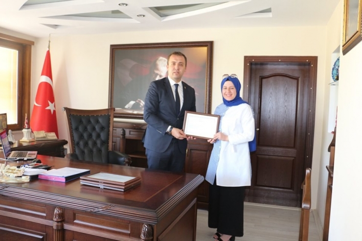 Proje Geliştiren Öğretmenlere Başarı Belgesi Verildi