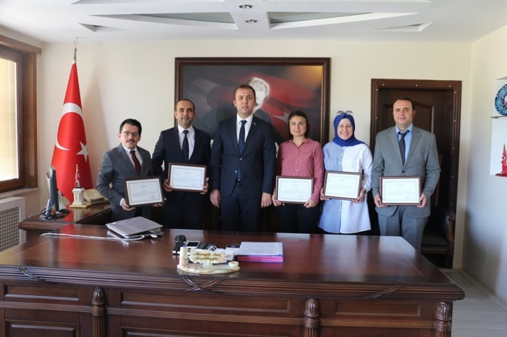 Proje Geliştiren Öğretmenlere Başarı Belgesi Verildi