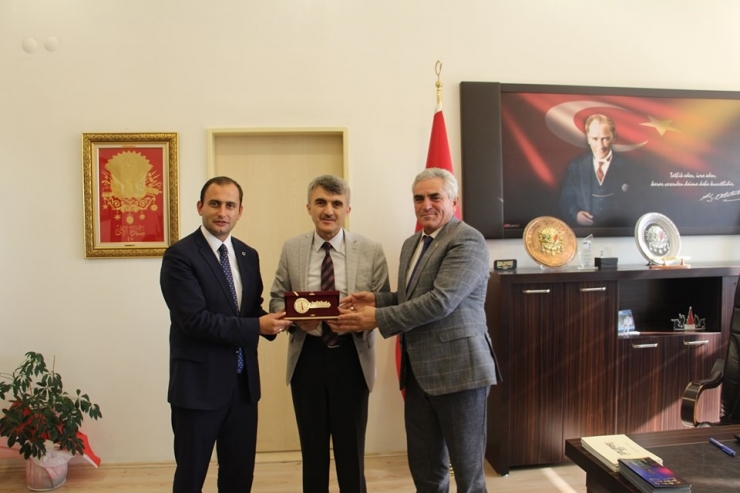 Rektör Uysal, Dumlupınar’da Meslek Yüksekokulu İçin Yer Tespiti Çalışmalarına Katıldı