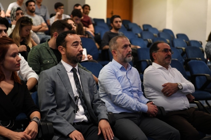 Saü Rektörü Savaşan İletişim Fakültesinde Sektör Dersine Katıldı