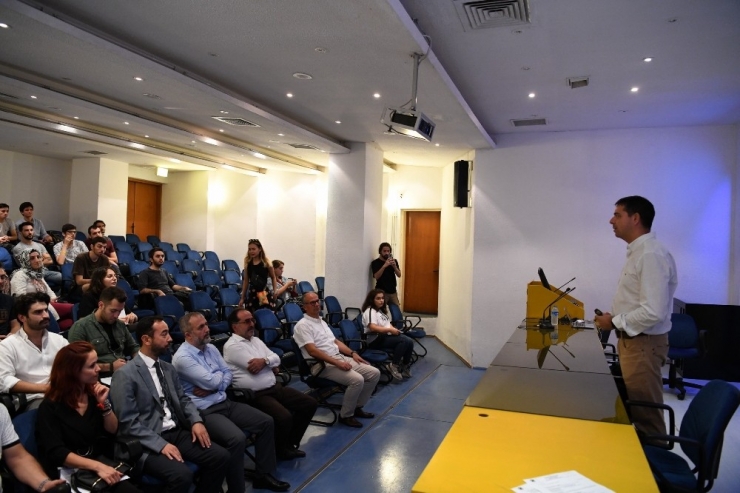 Saü Rektörü Savaşan İletişim Fakültesinde Sektör Dersine Katıldı