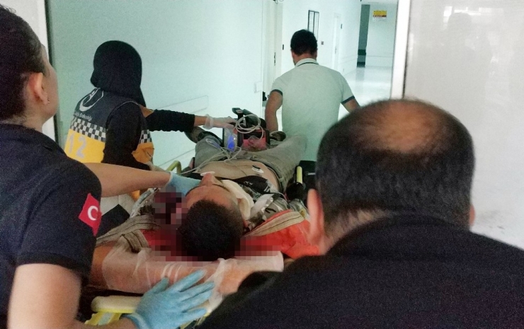 Eşi Ve Çocuğunun Gözü Önünde Kendini Vurdu