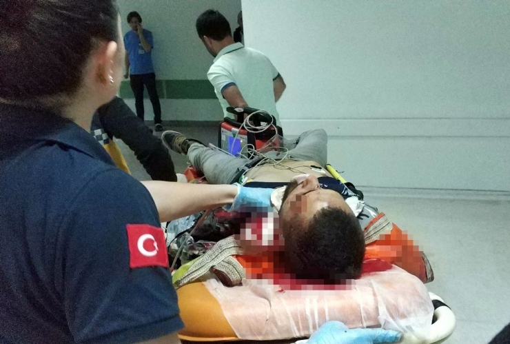 Eşi Ve Çocuğunun Gözü Önünde Kendini Vurdu