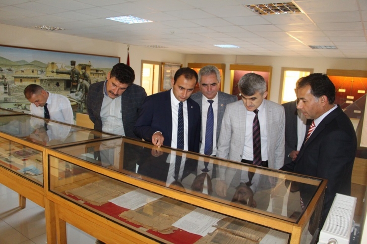 Dumlupınar’da Şehitliği Ziyaret Edip Dua Ettiler