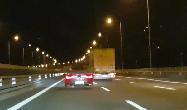 Otoyolda Kazaya Davetiye Çıkartan Görüntüler