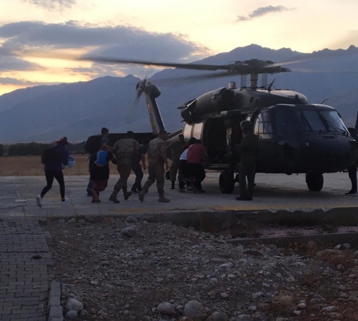 Pencereden Düşen Çocuk Helikopterle Hastaneye Ulaştırıldı