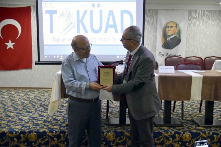 Uluslararası Toplum Ve Kültür Araştırmaları Sempozyumu Edremit’te Başladı