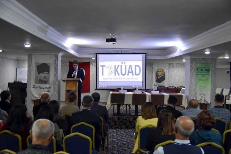 Uluslararası Toplum Ve Kültür Araştırmaları Sempozyumu Edremit’te Başladı