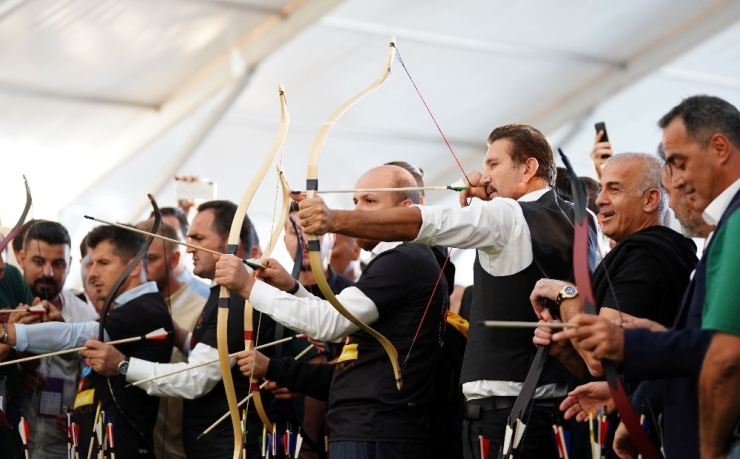 Yıldız Futbolcular Etnospor’da Birlikte Ok Attı